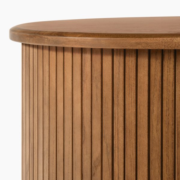 it offers both style and generous storage.shape:Oval