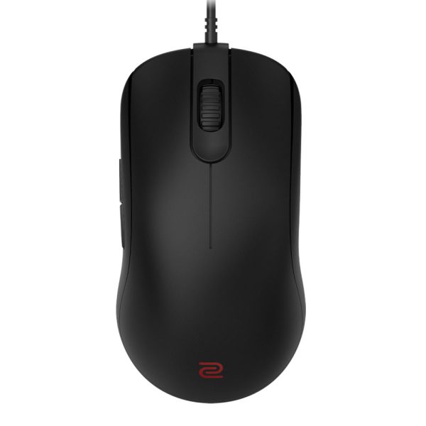 Symmetrical low profile design provides more space between palm and hump