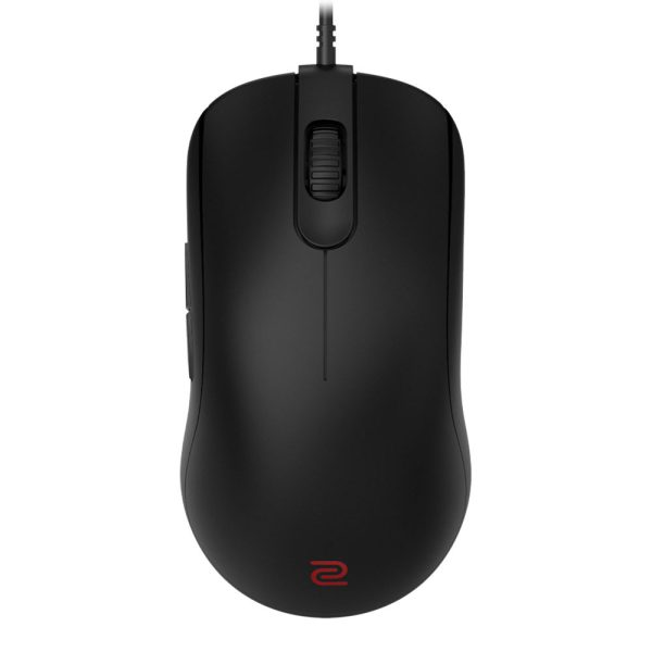 Symmetrical low profile design provides more space between palm and hump