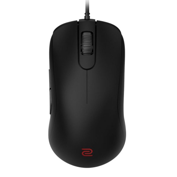 Shorter overall length to easily wrap around and hold the mouse. Space between the palm and back edge of the mouse for move freelom in vertical movements