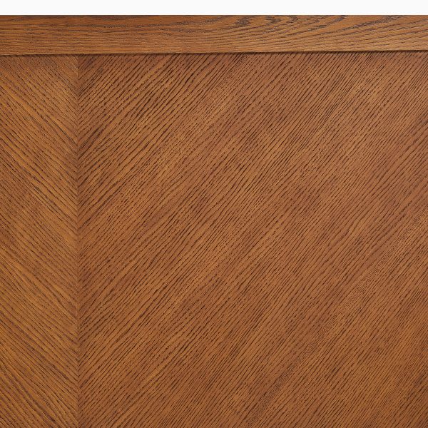 and engineered wood. The headboard features a timeless chevron pattern that adds a touch of elegance to your bedroom.frame material:Oak
