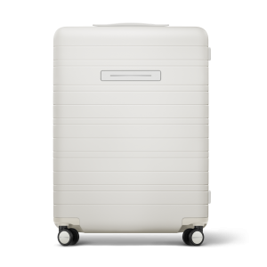 Order H6 Essential – high-performance check-in luggage with sleek design and long-lasting materials. ✓ Lifetime warranty
