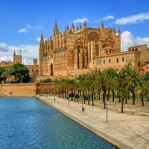 Cheap flight from London to Palma Mallorca with Gotogate UK.