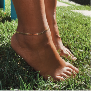 <ul><li>Beautiful Stunning Anklet Great Quality and Color</li><li>18K Gold Plated High Polish Finish Lifetime Guarantee</li><li>8'' 10'' Inches Perfect Length For an Anklet/ Lobster Lock</li><li>A must have Perfect accessory to wear to the beach a must have  GUARANTEED SATISFACTION: If you don't love your bracelet