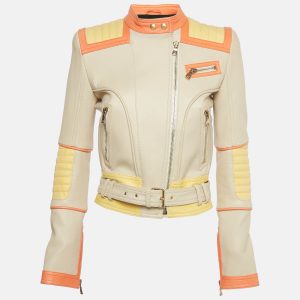 This Balmain biker jacket delivers signature edge in smooth beige leather. Finished with polished zip details