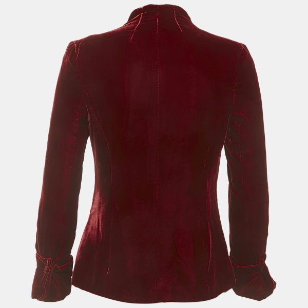 it adds instant drama to evening ensembles.