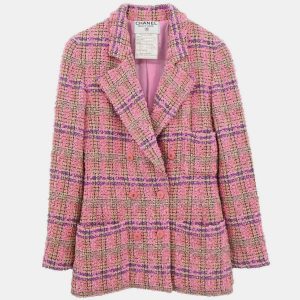 Chanel’s double breasted jacket in pink tweed is a statement of timeless elegance. Structured yet feminine