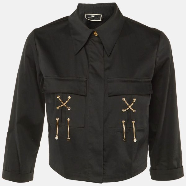 A cropped silhouette meets military inspired edge in this Elisabetta Franchi cotton jacket. The front pockets are dressed with golden chain accents and delicate pearls