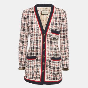 This Gucci long jacket reimagines classic tweed with a vibrant blue hue and signature logo patch. Tailored for a structured silhouette
