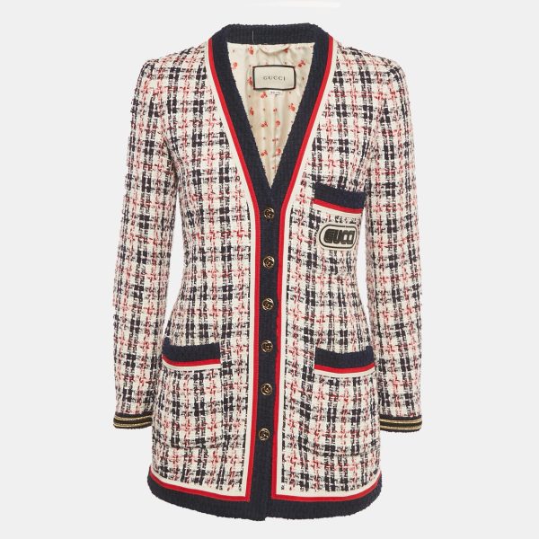 This Gucci long jacket reimagines classic tweed with a vibrant blue hue and signature logo patch. Tailored for a structured silhouette