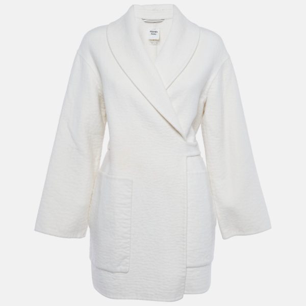 This authentic Hermès coat is crafted from pure white cashmere