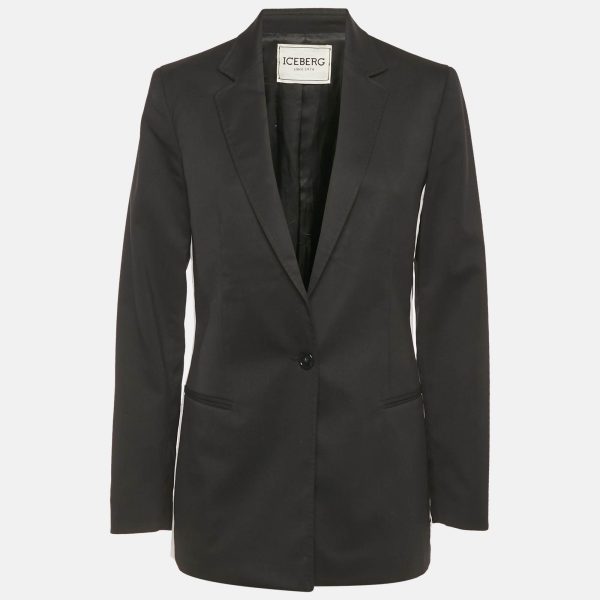 This Iceberg blazer is cut from black cotton with contrast detailing and side logo embroidery. A contemporary twist on tailoring