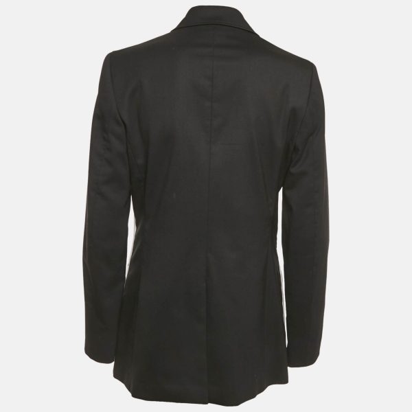 making it ideal for layered styling.