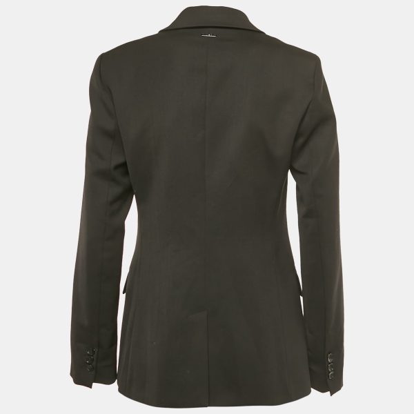 cut to balance structure and ease. Clean lines meet flawless detailing