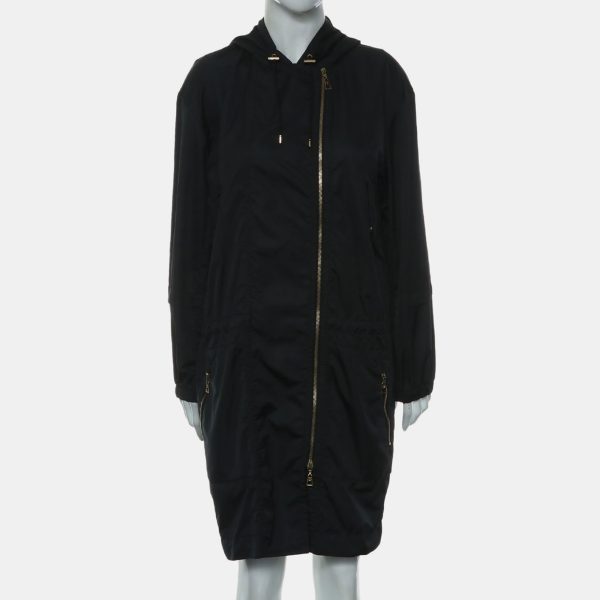 this long nylon coat offers function without sacrificing form. Its clean silhouette and minimalist sensibility make it a staple for transitional dressing—weather ready