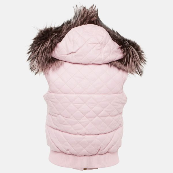 this Philipp Plein hooded sleeveless jacket combines soft pink leather with plush fox fur accents. The sleeveless design and statement hood add a modern