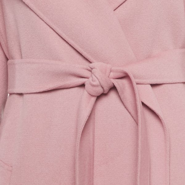 offering both warmth and elegance. Draped over workwear or casual ensembles