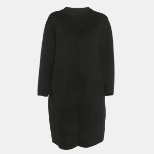 This S’Max Mara mid length coat is tailored in rich black felt for a refined