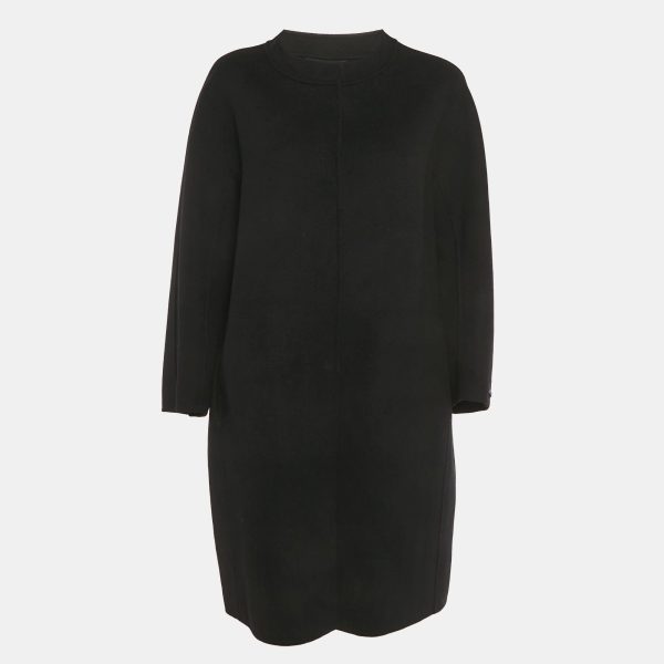 This S’Max Mara mid length coat is tailored in rich black felt for a refined