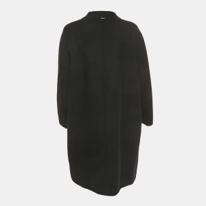 minimalist look. Its clean lines and relaxed fit offer effortless layering for cooler days. A timeless wardrobe staple with sophisticated appeal.