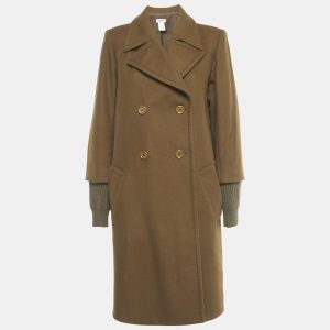 This Sonia Rykiel coat offers a playful twist on classic tailoring with contrast sleeves and a double breasted silhouette. Crafted from a warm wool blend