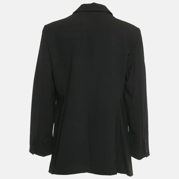this single breasted blazer from Theory balances sharp structure with ease of wear. The clean lines