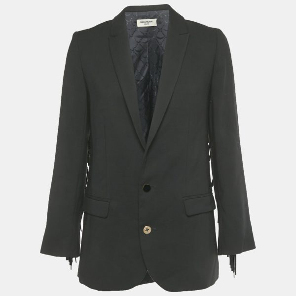 This Zadig and Voltaire Viva Frange blazer takes the sharp lines of classic suiting and softens them with back fringes that sway as you move. In deep black