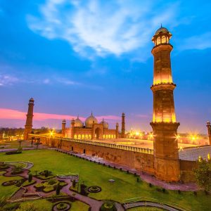 Cheap flight from London to Lahore with Gotogate UK.